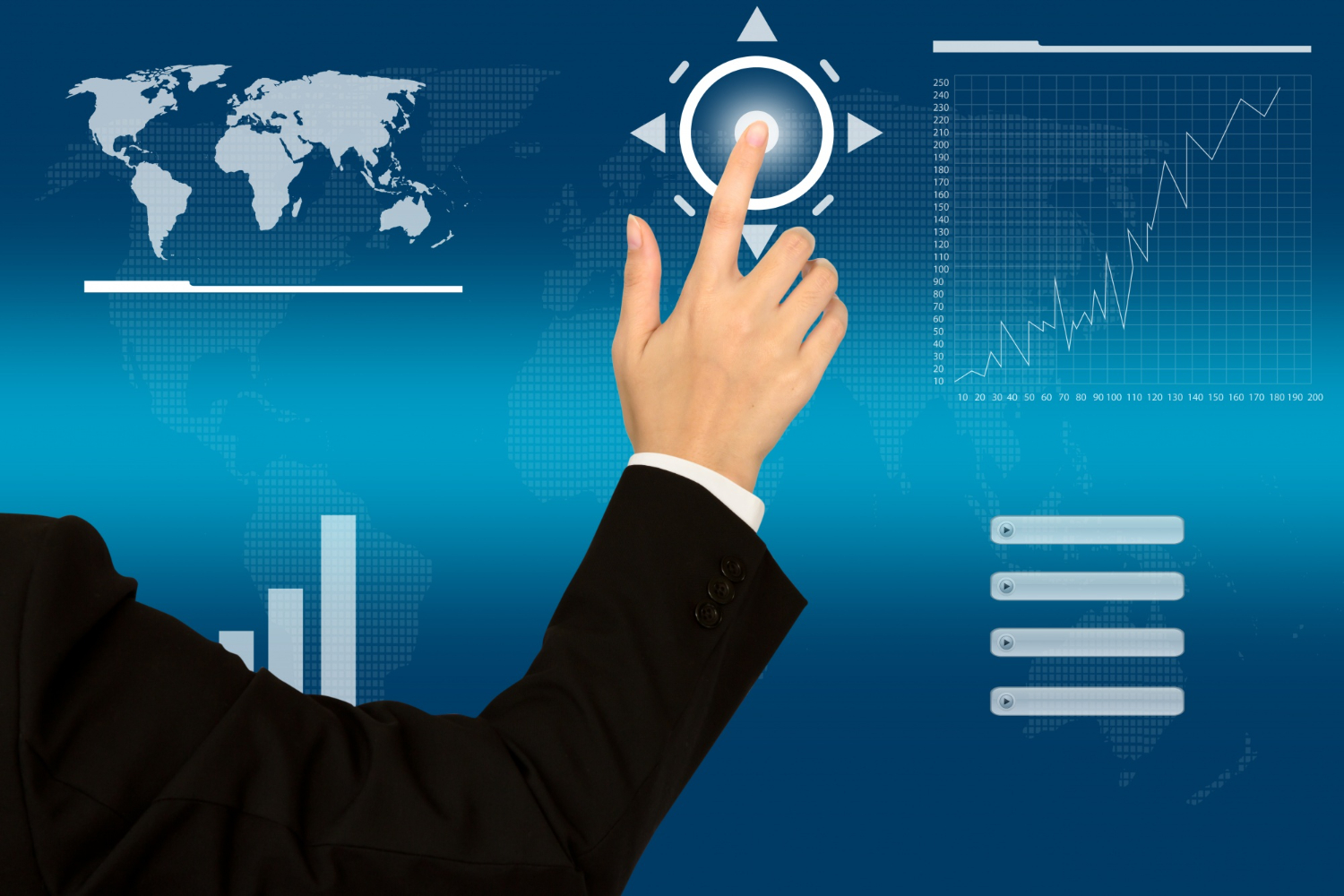 Manager che guarda uno schermo con grafici e indicatori chiave